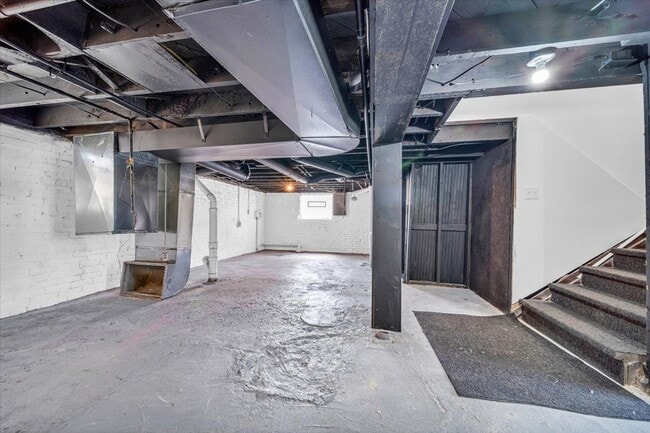 Building Photo - 408 Mt Vernon St