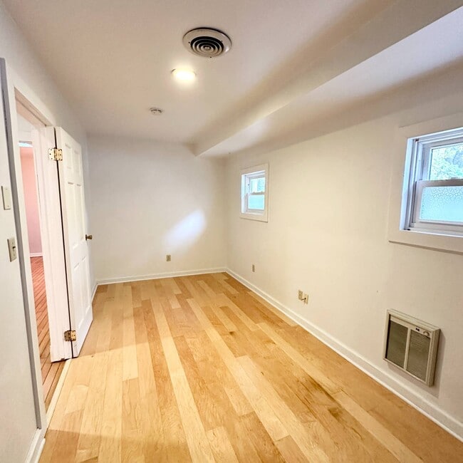 Building Photo - 229 Elm St