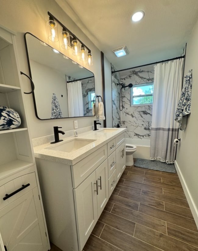 Building Photo - House close to UCF & Valencia with 4 Bedrooms for Students!