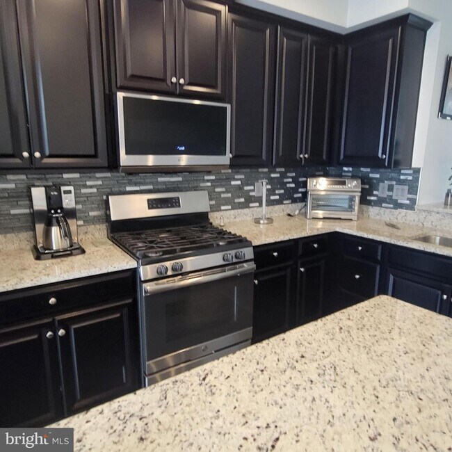 Building Photo - 2922 Glendale Ave