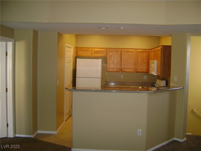Building Photo - 5855 Valley Dr