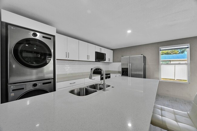 Building Photo - 6375 86th Ln