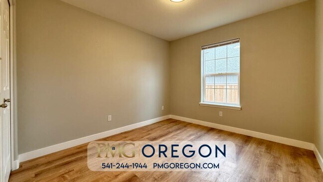 Building Photo - 608 SE Liberty Dr