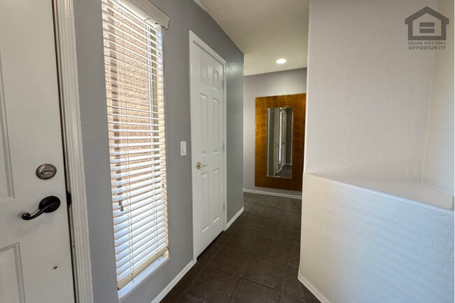 Building Photo - 3Bed/2Bath House in Avondale! Ready for Immediate Move-In! – RV GATE!