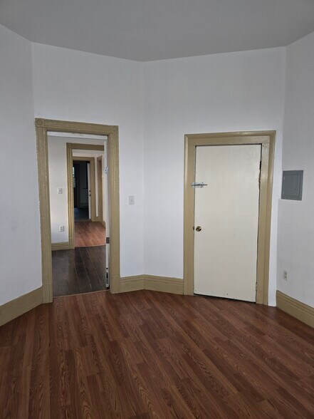 Bedroom with hallway access - 354 15th Ave
