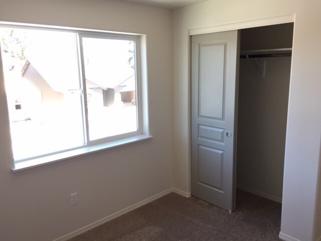 Building Photo - 21177 SE Azalia Ave