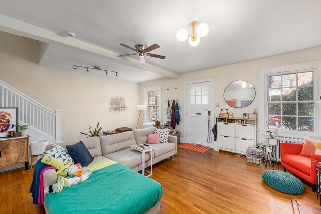 Building Photo - Oakenshawe 5-Bedroom, 2-Bathroom Home Close to Johns Hopkins