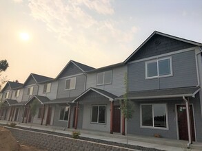 Building Photo - Lower Rent? And $500 Off Your First Month's Rent? In This Economy?! That Means More Money for Tacos!