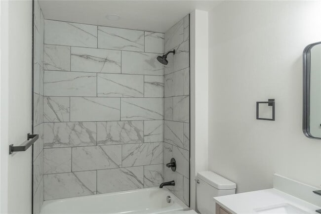 Building Photo - 568 Parkhill Cir