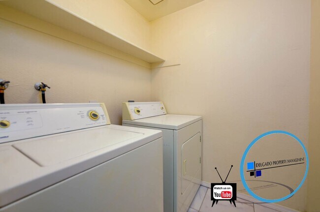 Building Photo - Glen Cove 2 bedroom condo