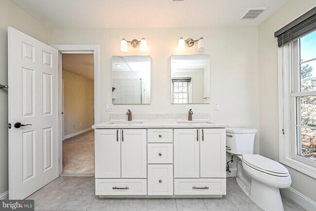 Building Photo - 12700 Dogwood Hills Ln