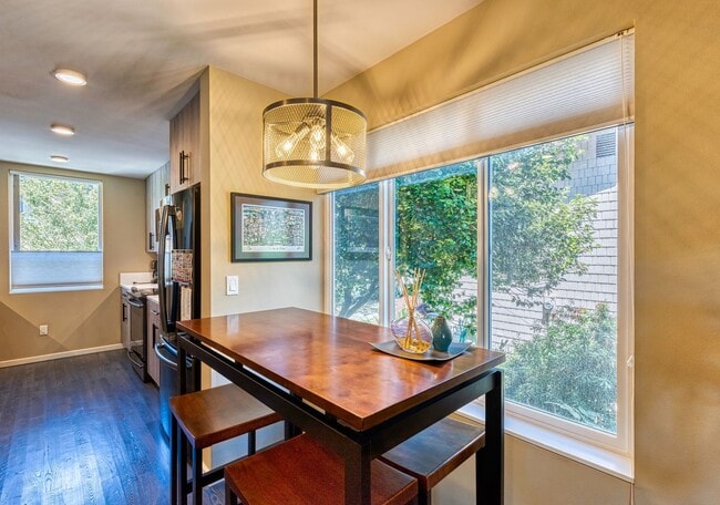 Building Photo - Fremont Townhome