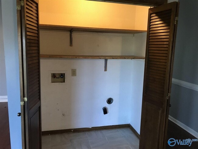 Building Photo - 1305 Chimney Springs Dr SE