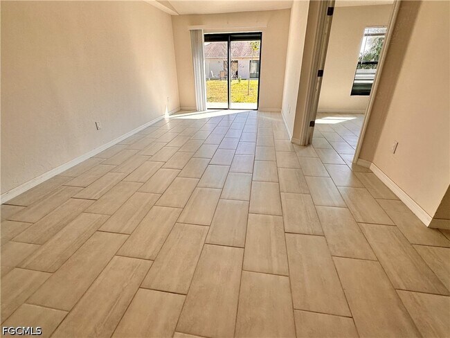 Building Photo - 3831 Chiquita Blvd S