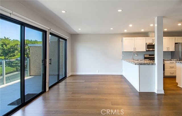 Building Photo - 206 Avenida Adobe