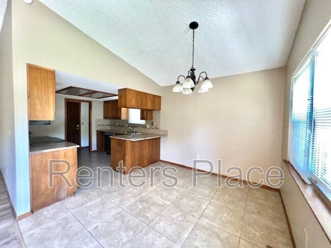 Building Photo - 6913 E 97th St