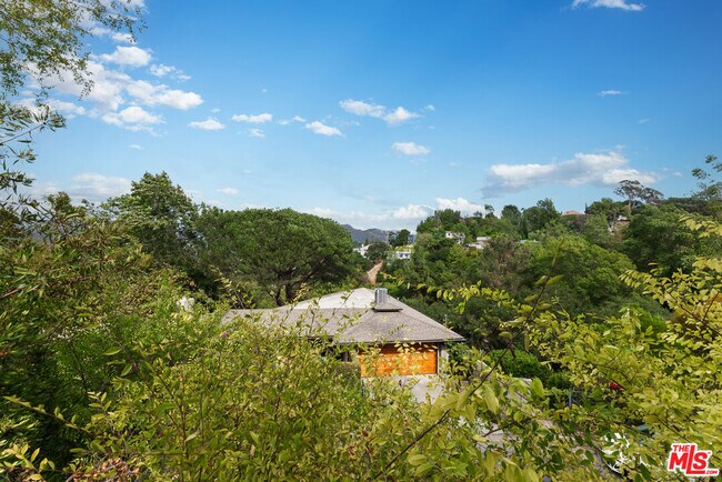 Building Photo - 2929 Passmore Dr
