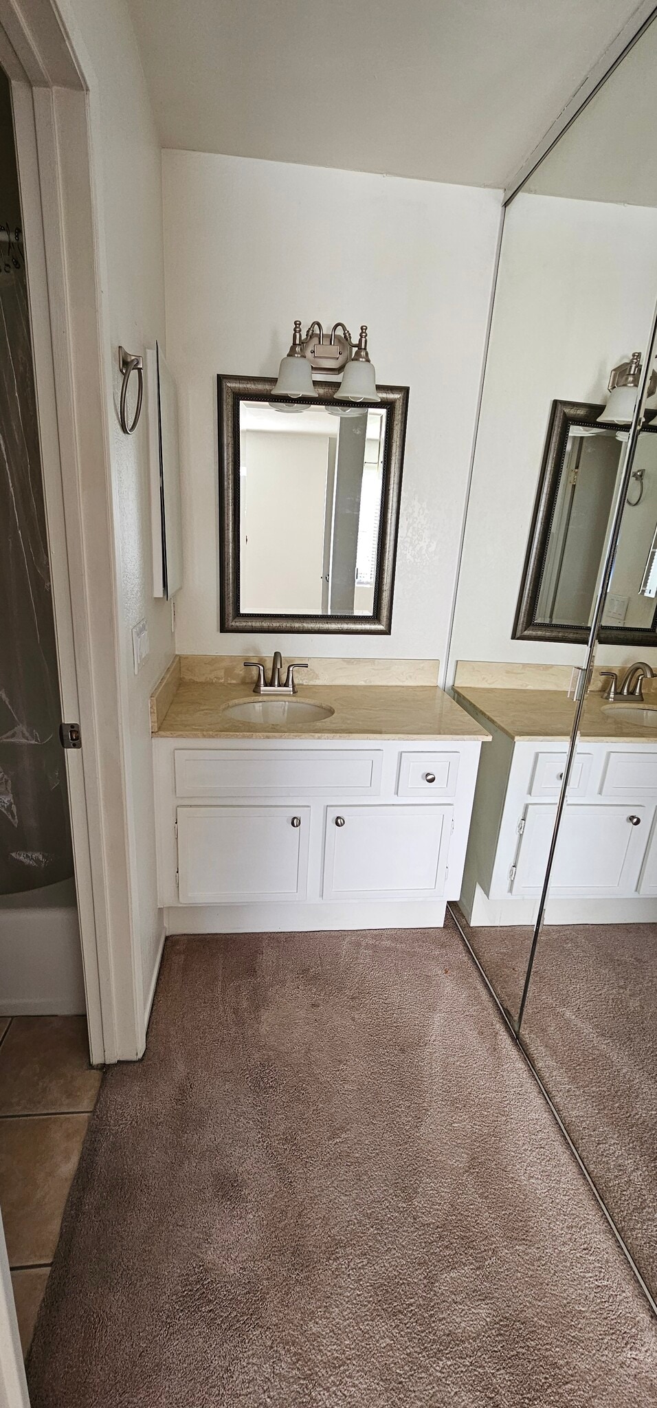 Vanity - 13020 Wimberly Sq