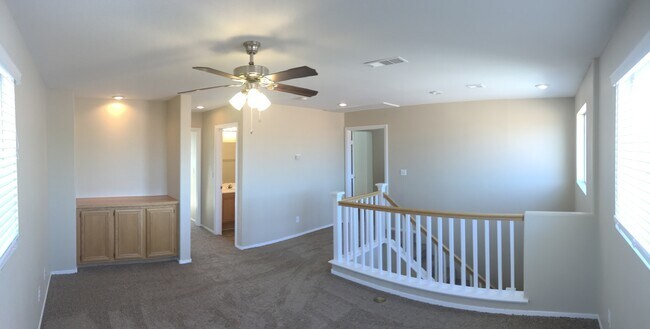 Building Photo - Gorgeous 3 Bed/ 2.5 Bath Home In Green Valley