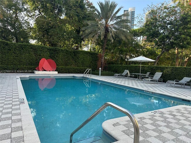 Building Photo - 1550 Brickell Ave