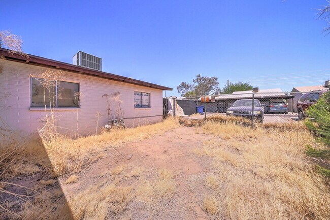 Building Photo - 373 N Williams St