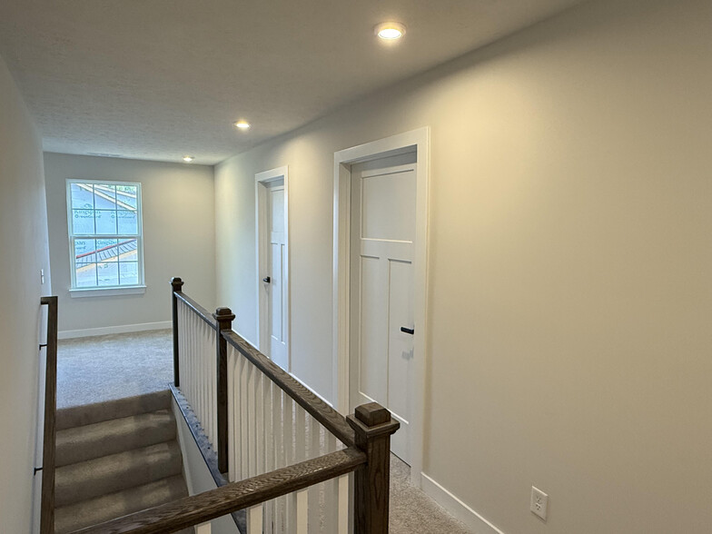 Building Photo - 801 Miramar Ln