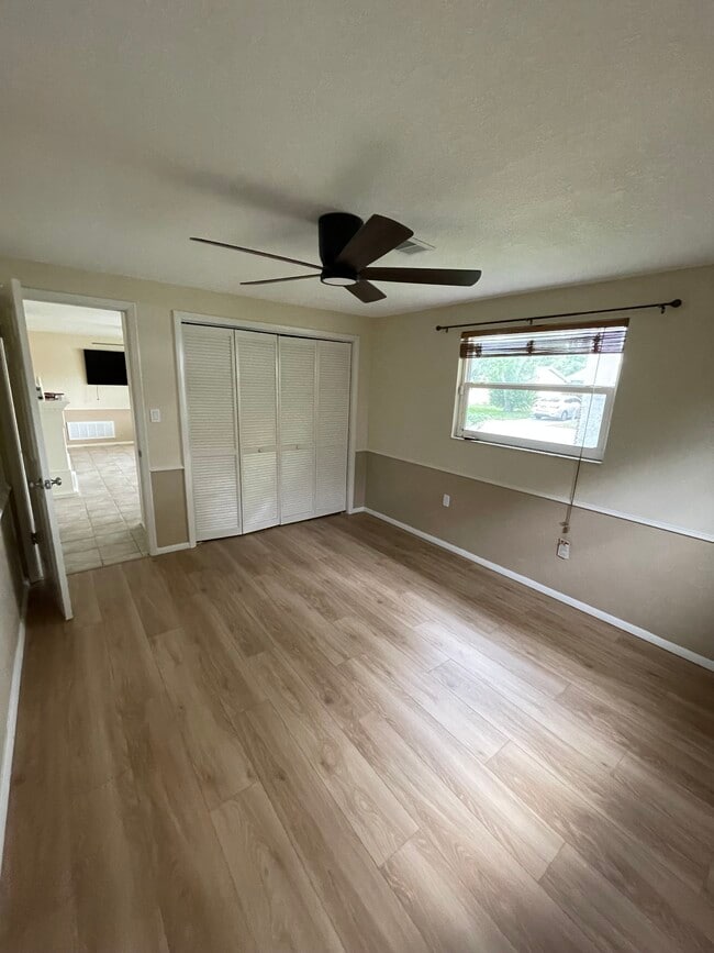 Building Photo - 7040 Brentwood Dr