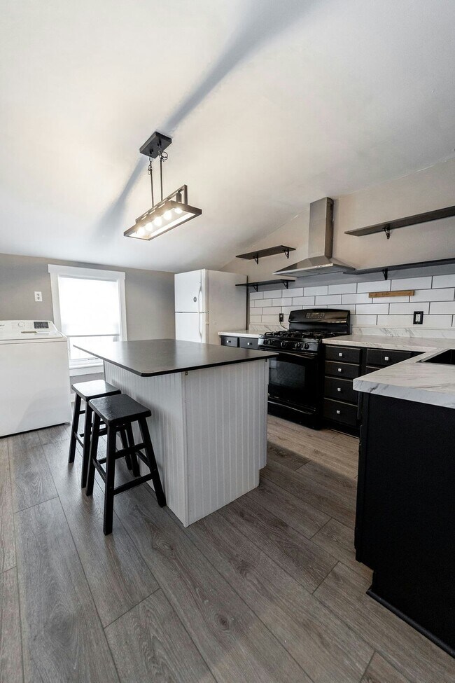 Building Photo - 29 W Orange St