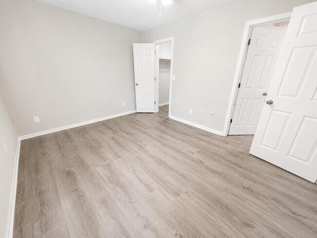 Building Photo - 1318 Valley Creek Ln