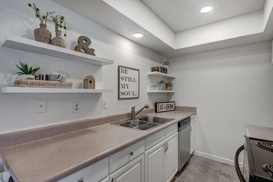 Building Photo - 286 W Palomino Dr