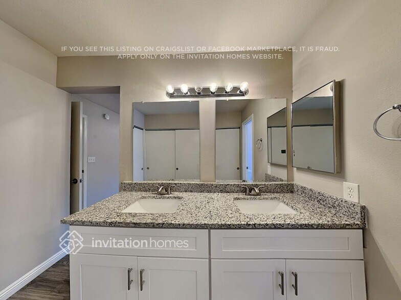 Building Photo - 9133 W Country Gables Dr