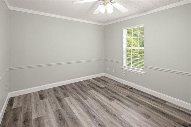 Building Photo - 6 Swanage Dr