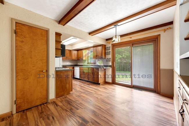 Building Photo - 1244 Katrina Dr SE