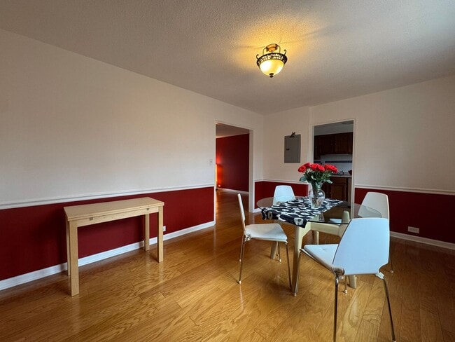 Building Photo - Fully Furnished 2 Bed 2 Bath Condo In Serene Arlington Oaks