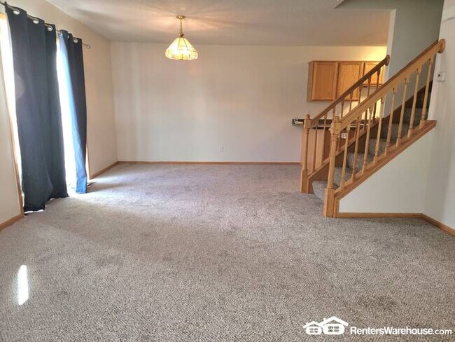 Building Photo - Available now! A gorgeous 2 bedroom, 1 1/2 bath end unit townhome in Farmington!