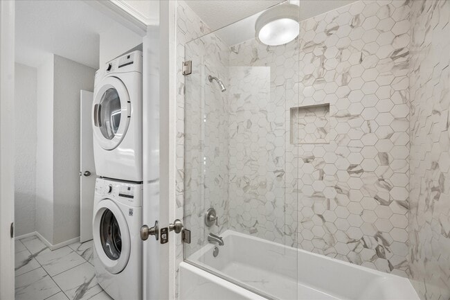 Building Photo - 5711 Sugar Hill Dr