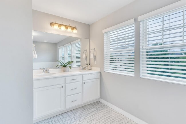 Building Photo - 10517 S Kestrel Rise Rd