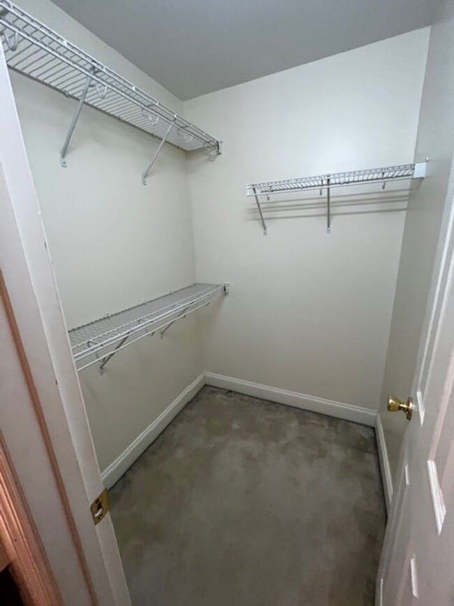 Building Photo - 2 Bedroom 2.5 bath townhome for rent