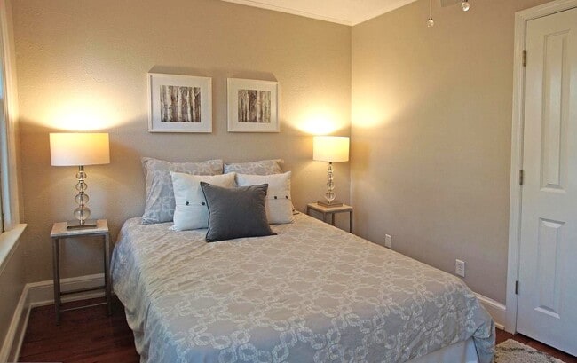 Building Photo - 307 9th St SE