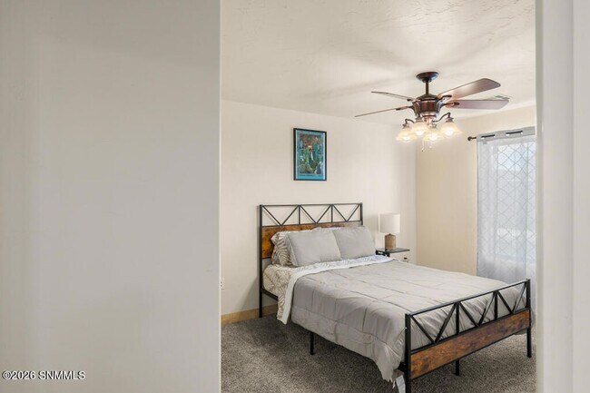 Building Photo - 2561 Desert Cove Pl