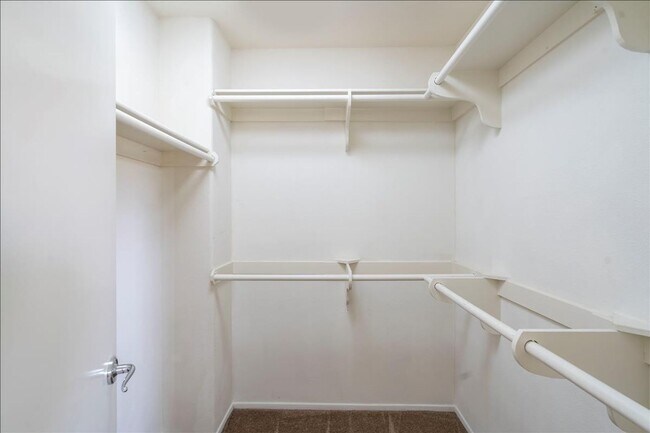 Building Photo - SHARP! 2 Master Suites Townhome in the hea...