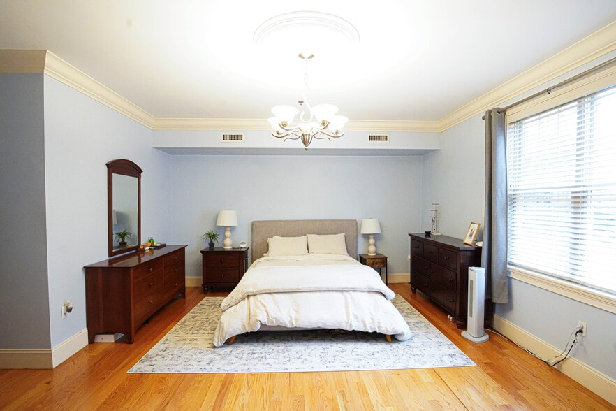 Building Photo - 95 Dix St