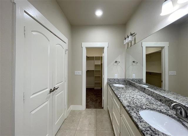 Building Photo - 207 Lily Ln