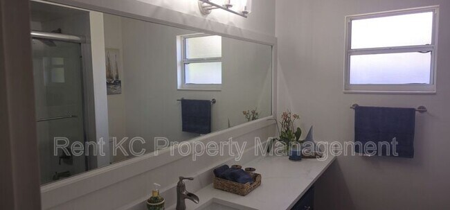 Building Photo - 589 Coconut St