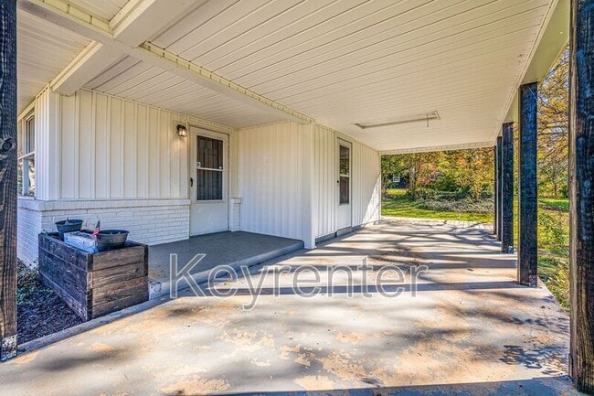 Building Photo - 316 Sky Dr