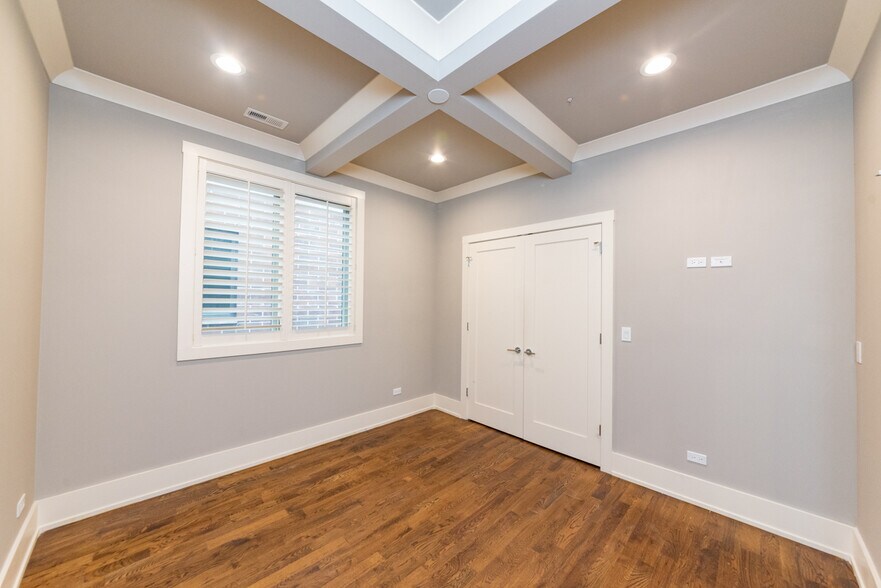 Building Photo - 4021 S Ellis Ave
