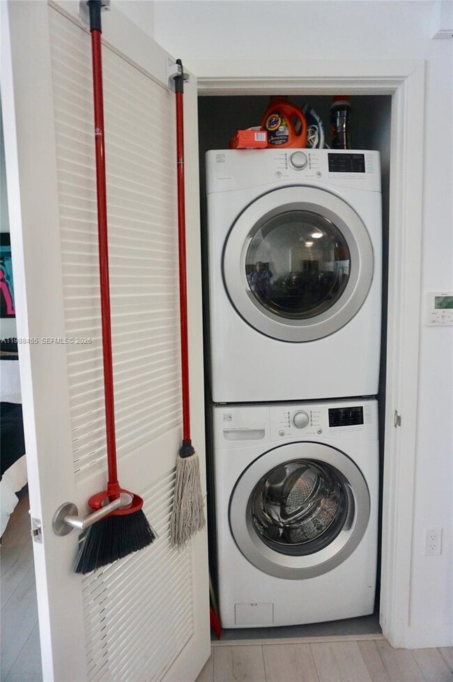 Building Photo - 601 NE 27th St