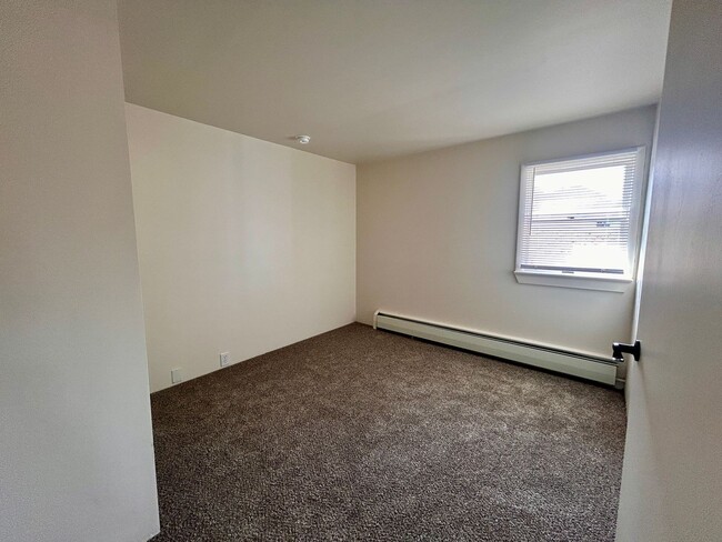 Building Photo - 3 Bedroom Ephrata Home with Garage!