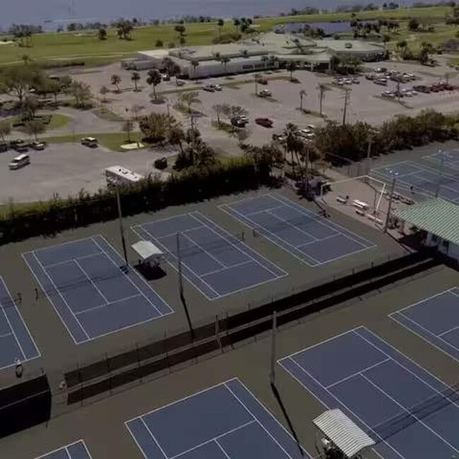 Building Photo - 17 Country Club Rd