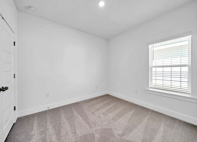 Building Photo - 4bed/2bath Craftsman home in Crestview